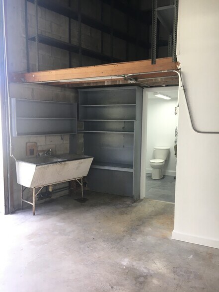 More Photos Of 1875 S Dixie Hwy, Pompano Beach Flex For Lease