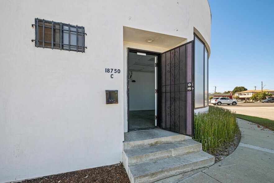 More Photos Of 18750 Crenshaw Blvd, Torrance General Retail For Sale