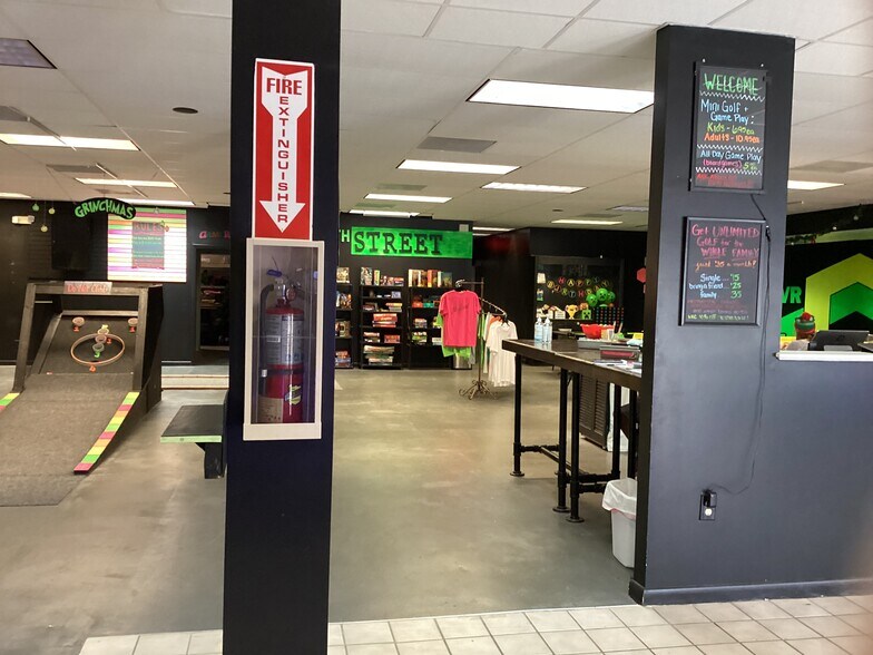 More Photos Of 13829 7th St, Dade City Storefront Retail Office For Sale