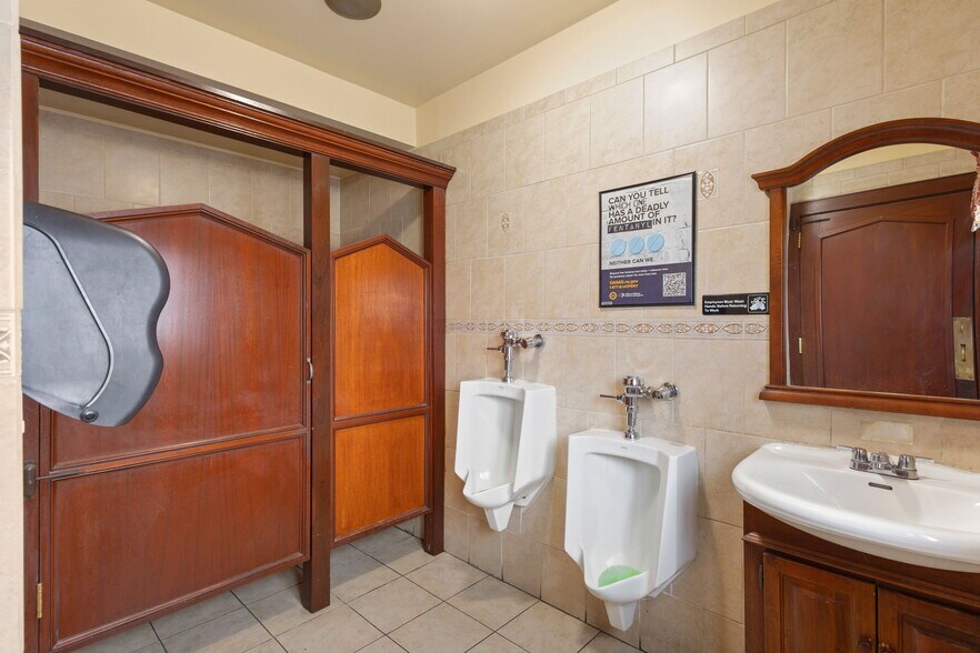 More Photos Of 337 N Liberty Dr, Tomkins Cove Restaurant For Sale