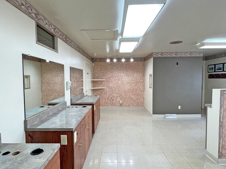 More Photos Of 3567 W 26th St, Erie Freestanding For Sale