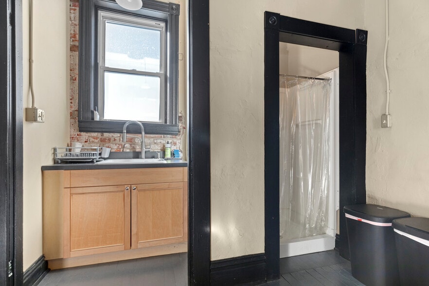 More Photos Of 2701 Clifton Ave, Saint Louis Storefront Retail Residential For Lease