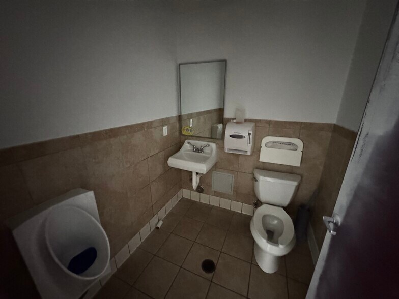 More Photos Of 19341 Bear Valley Rd, Apple Valley Medical For Lease