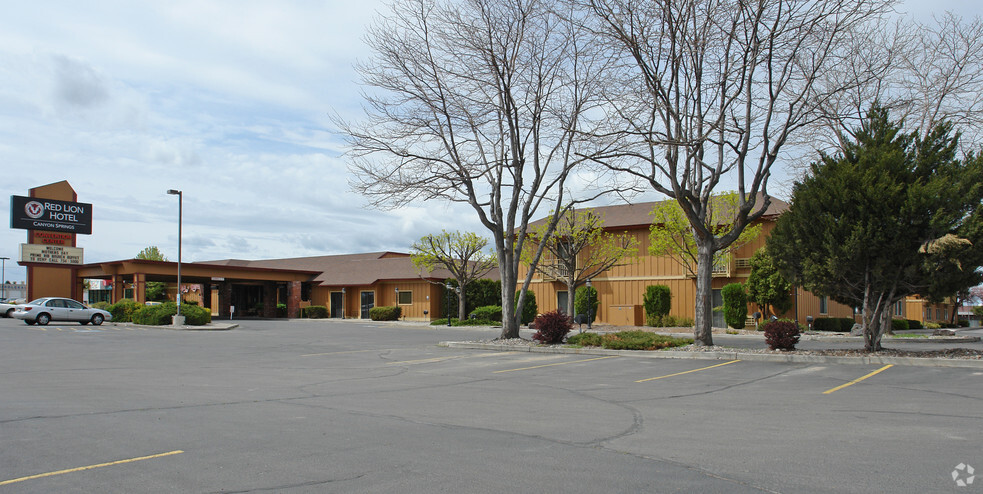 Primary Photo Of 1357 Blue Lakes Blvd N, Twin Falls Hotel For Lease