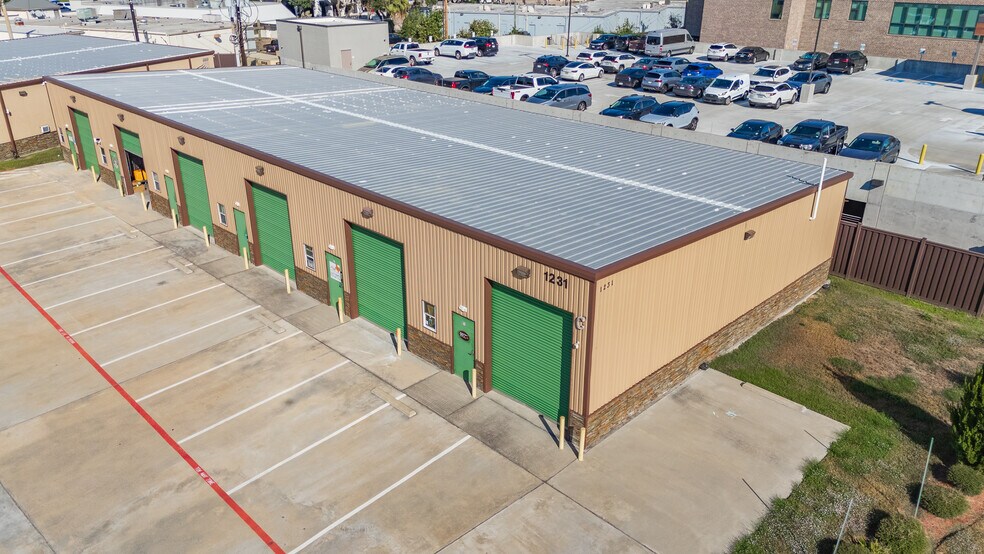 More Photos Of 1231 Space Park Dr, Houston Flex For Lease