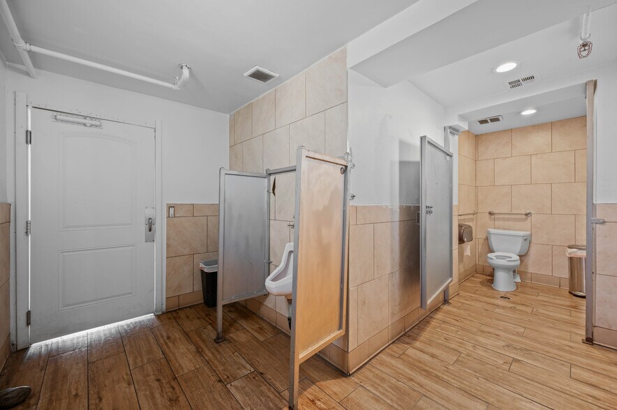 More Photos Of 5828 W Indian School Rd, Phoenix Restaurant For Sale