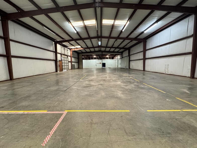 More Photos Of 9 Ellwood Ct, Greenville Warehouse For Lease