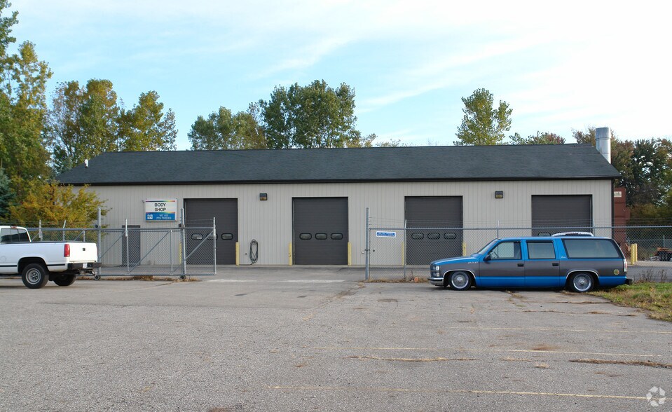 Primary Photo Of 520 Lansing St, Charlotte Auto Repair For Sale