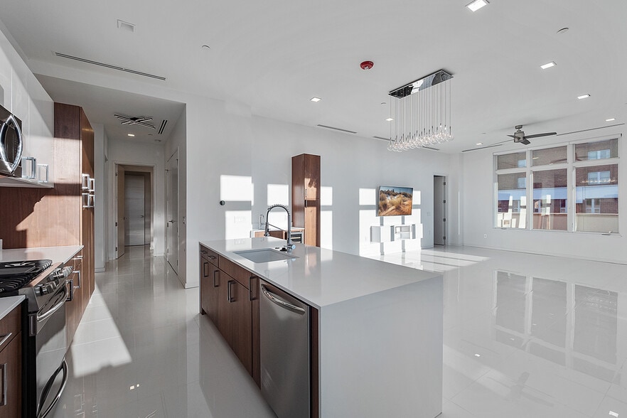 More Photos Of 400 S Old Woodward Ave, Birmingham Apartments For Sale