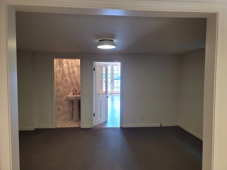 More Photos Of 457 Healdsburg Ave, Healdsburg Freestanding For Lease