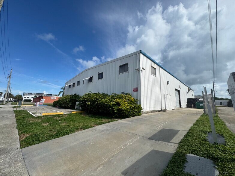 More Photos Of 280 W Central Blvd, Cape Canaveral Manufacturing For Sale