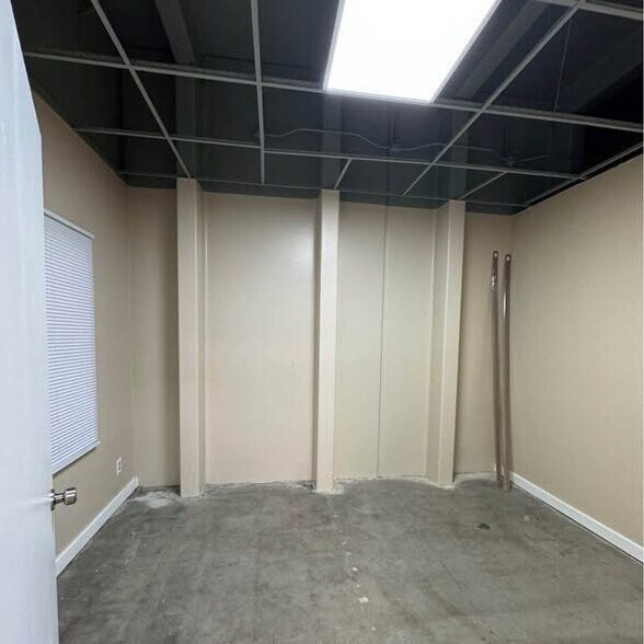 More Photos Of 3414 Strong Ave, Kansas City Storefront For Lease