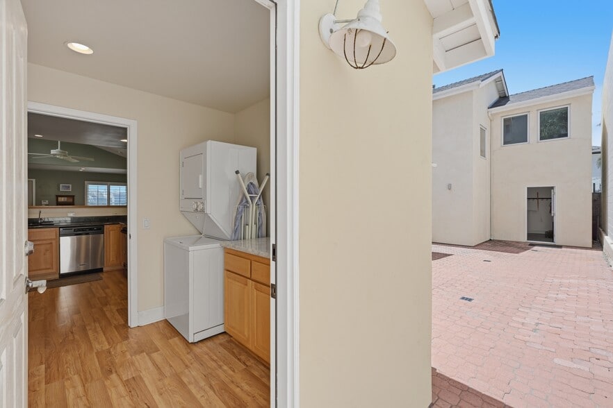More Photos Of 4652 Cass St, San Diego Office Residential For Sale