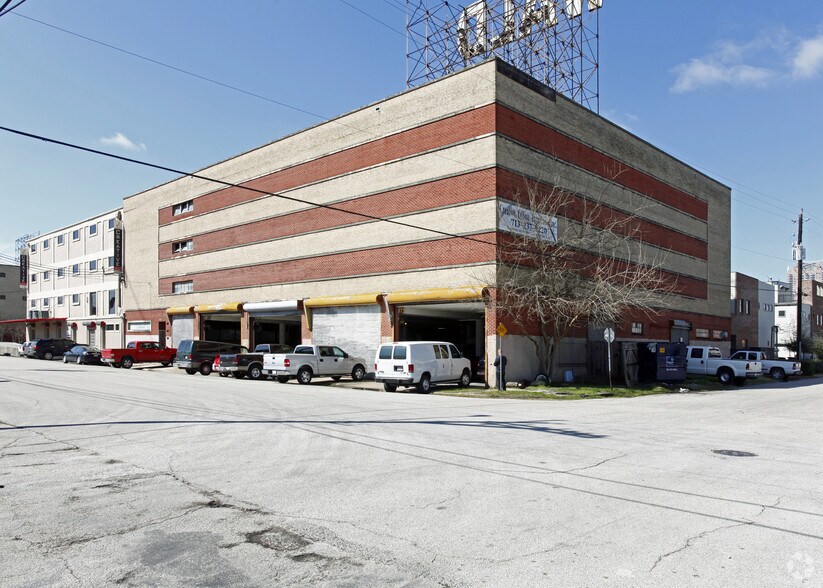 More Photos Of 812 Live Oak St, Houston Office For Sale
