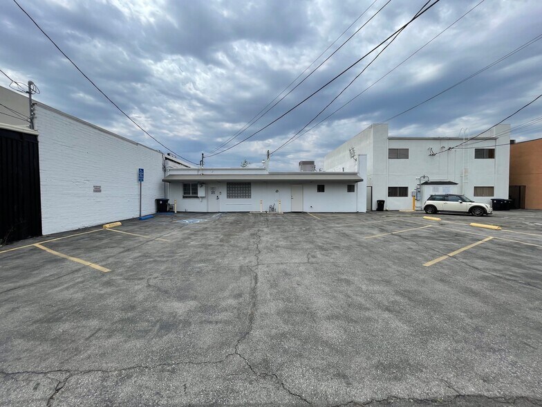 More Photos Of 3212-3214 W Burbank Blvd, Burbank Office For Sale