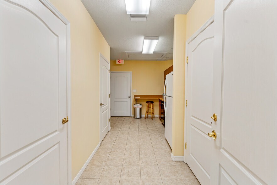 More Photos Of 18540-18544 N Dale Mabry Hwy, Lutz Office For Sale