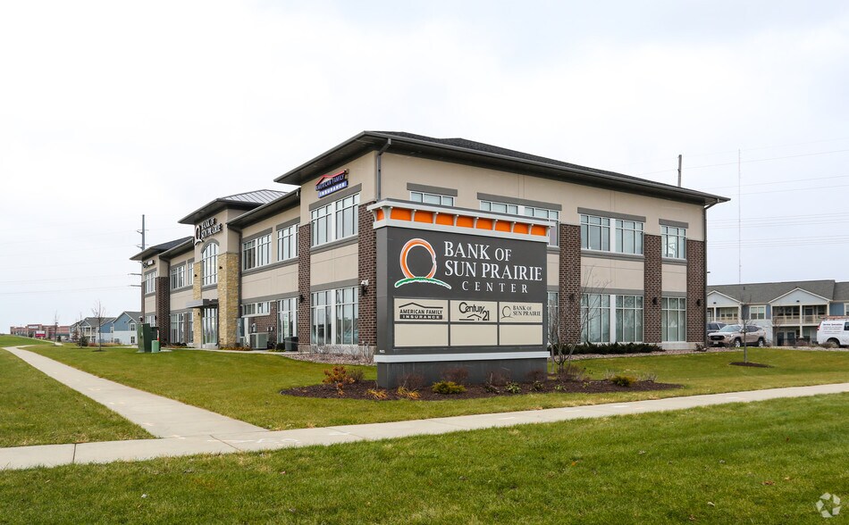 More Photos Of 695 S Grand Ave, Sun Prairie General Retail For Sale