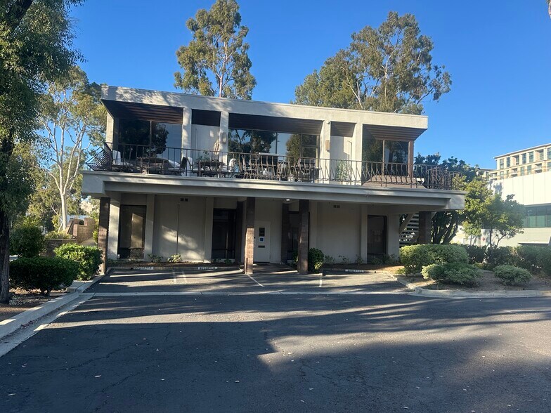 More Photos Of 5160 Campus Dr, Newport Beach Medical For Lease