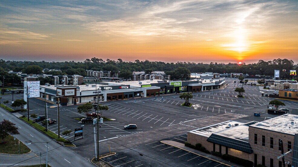 More Photos Of 6210-6410 Phelan Blvd, Beaumont Unknown For Lease