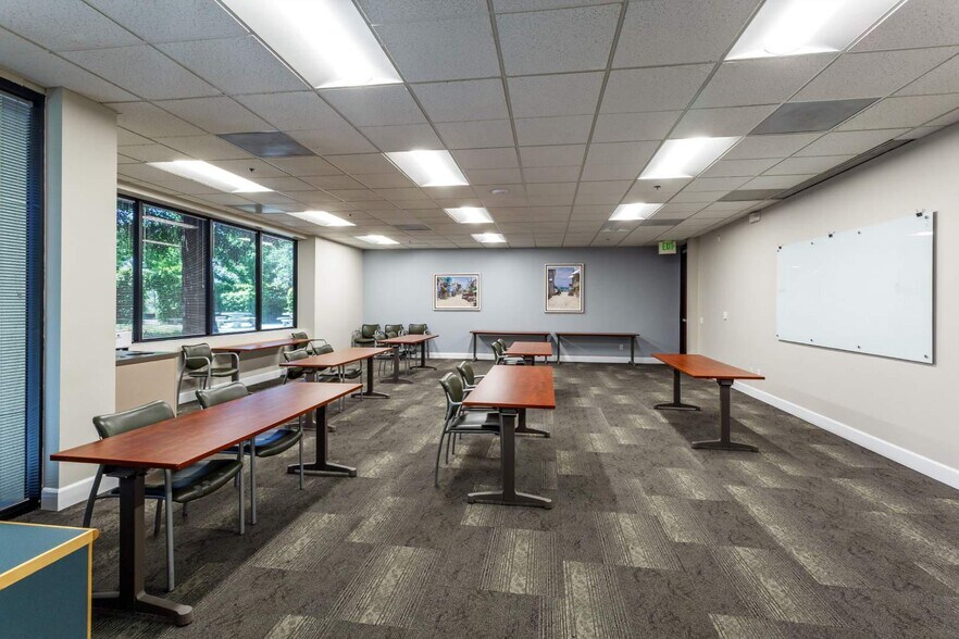 More Photos Of 1425 N McDowell Blvd, Petaluma Office For Sale