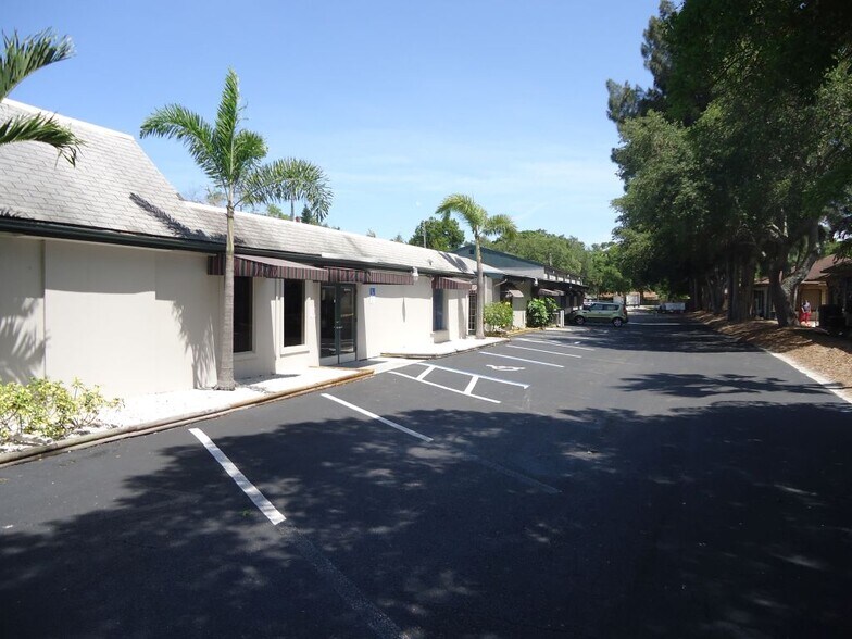 More Photos Of 1260 W Bay Dr, Largo Storefront For Lease