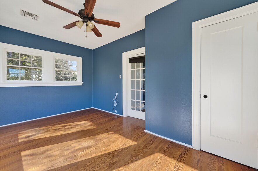 More Photos Of 3410 Austin St, Houston Office Residential For Lease