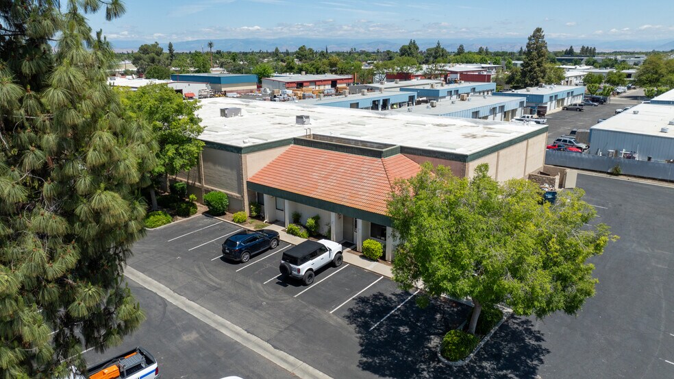More Photos Of 5748 E Shields Ave, Fresno Warehouse For Lease