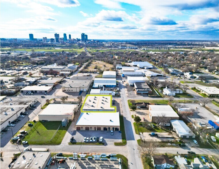 More Photos Of 3300 Lawnwood St, Fort Worth Warehouse For Sale