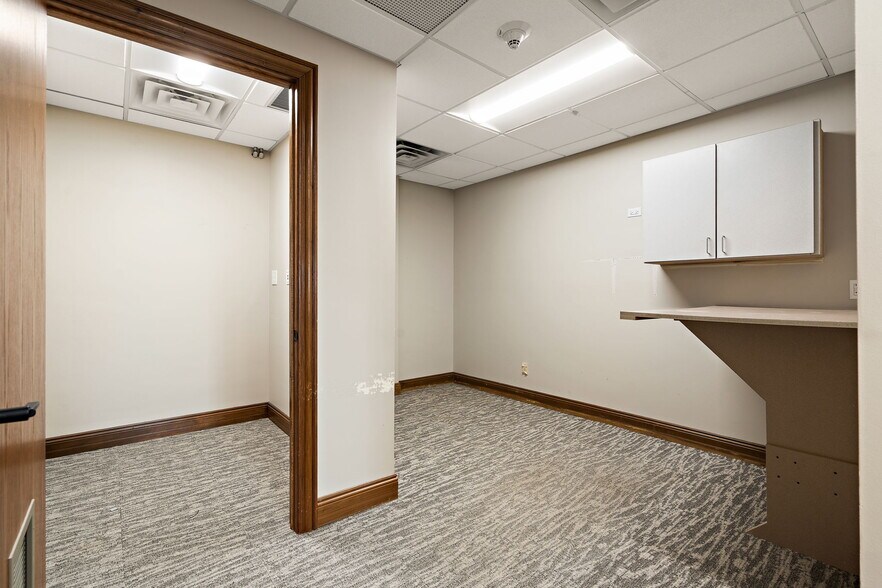 More Photos Of 56 S Washington St, Valparaiso Office For Lease