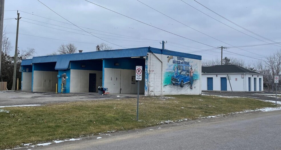 More Photos Of 99 Reach St, Uxbridge Carwash For Sale