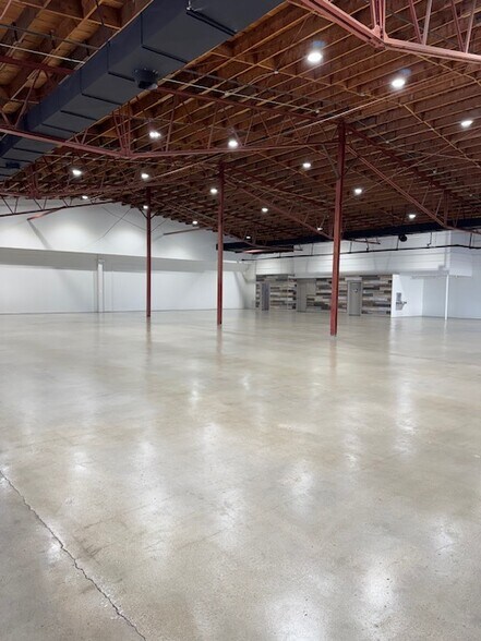 More Photos Of 2326 Russellville Rd, Bowling Green Freestanding For Lease