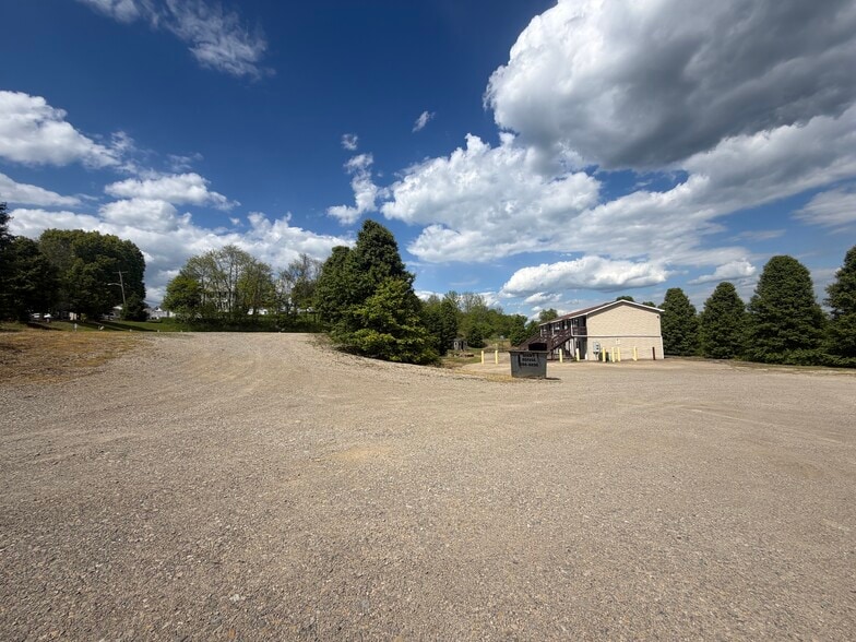 More Photos Of 962 Old Brick Rd, West Alexander Apartments For Sale