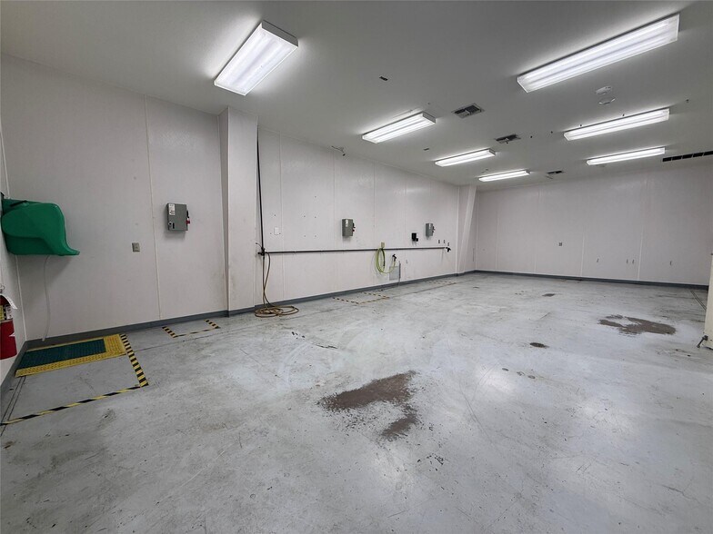 More Photos Of 4533 N FM 312, Winnsboro Industrial For Sale