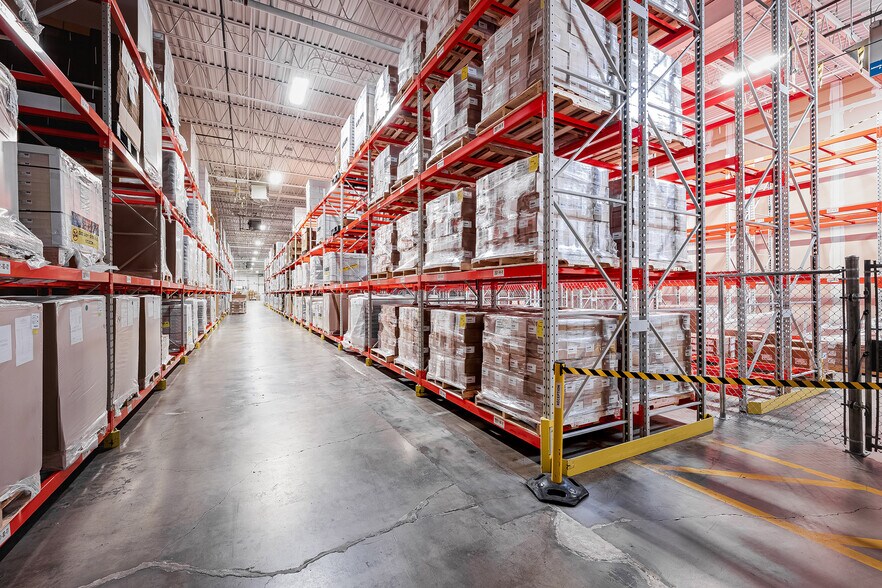 More Photos Of 1375 Rue Newton, Boucherville Warehouse For Lease