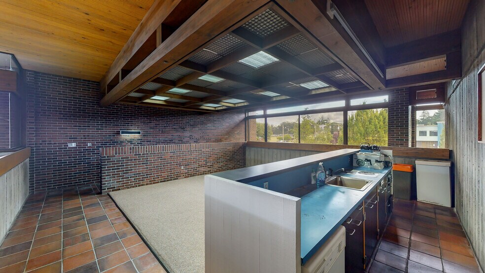 More Photos Of 8801 S Tacoma Way, Tacoma Freestanding For Lease
