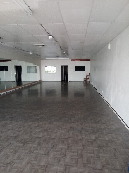 More Photos Of 1733-1737 E McDowell Rd, Phoenix General Retail For Lease