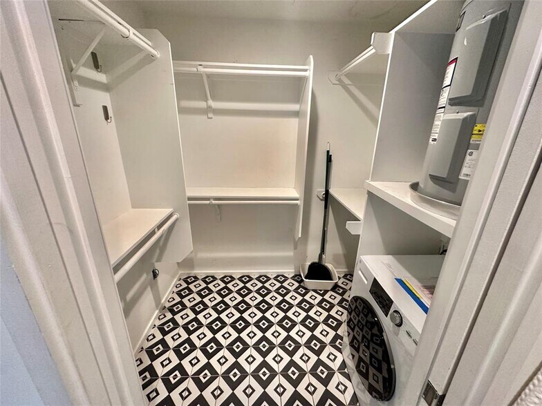 More Photos Of 201 Academy Dr, Austin Apartments For Sale