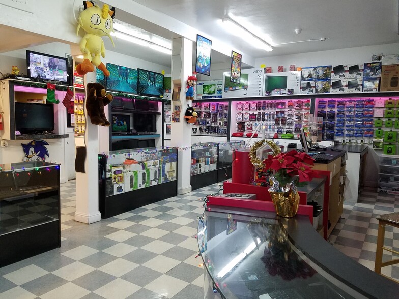 More Photos Of 524-530 E Charter Way, Stockton General Retail For Sale