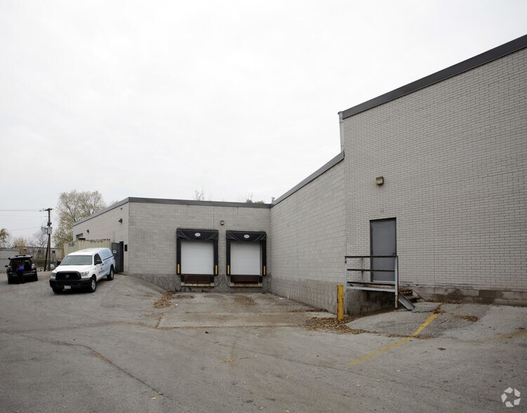 More Photos Of 490 Speers Rd, Oakville Freestanding For Lease
