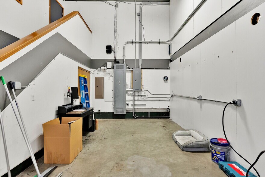 More Photos Of 11445 N Reed Rd, Hayden Warehouse For Lease