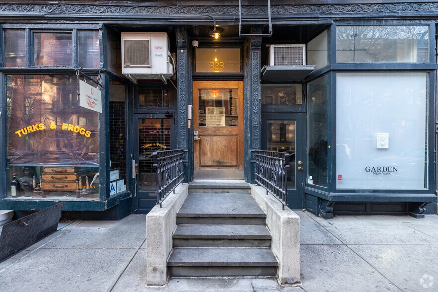 More Photos Of 323 W 11th St, New York Apartments For Lease