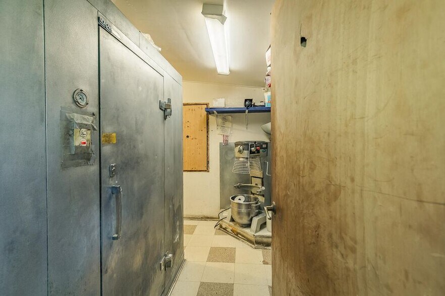 More Photos Of 1 William St, Hagaman Restaurant For Sale