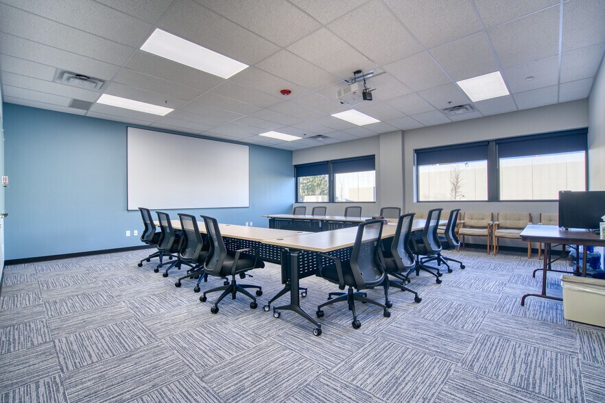 More Photos Of 1475 S Fordham St, Longmont Research And Development For Sale