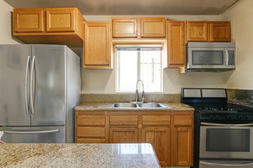 More Photos Of 11850 Hawthorne Blvd, Hawthorne Storefront Retail Residential For Sale