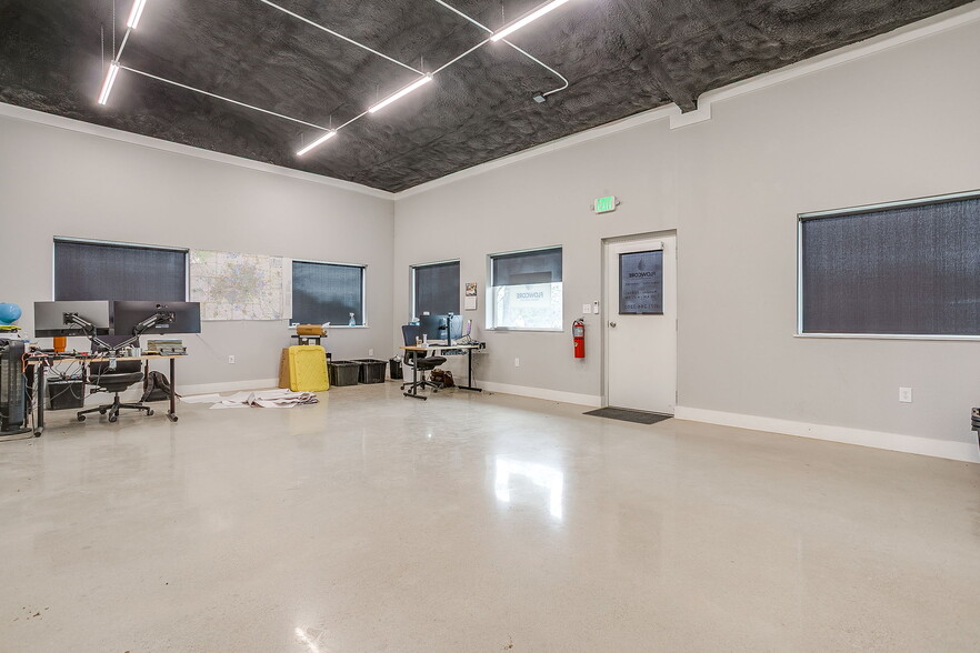 More Photos Of 1650 Staree Ln, Saginaw Flex For Lease