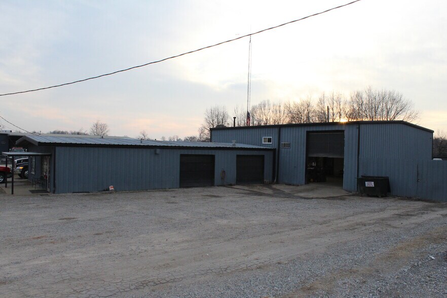 Primary Photo Of 1401 Black River Industrial Park Rd, Poplar Bluff Flex For Sale