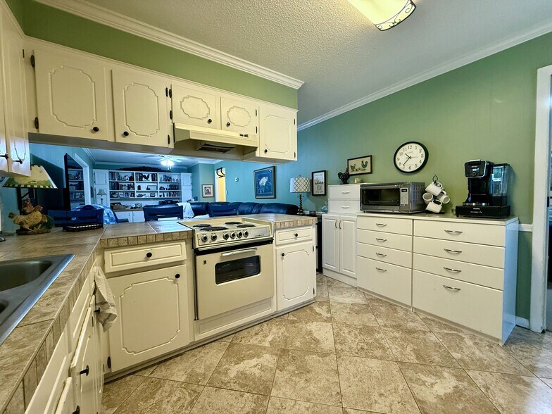 More Photos Of 608 S Pine St, Cabot Flex For Sale