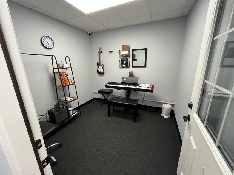 More Photos Of 4920 Lena Rd, Bradenton Light Distribution For Lease