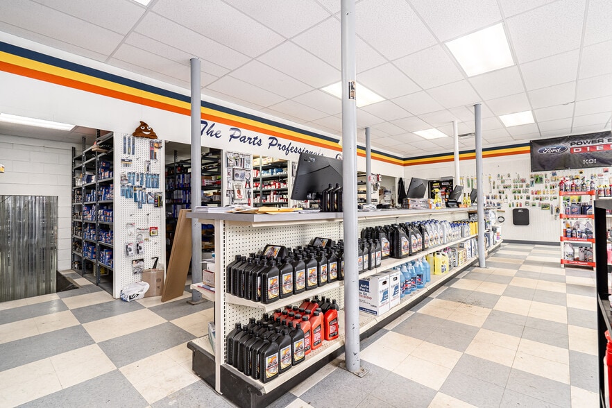 More Photos Of 3958 Cane Run Rd, Louisville Freestanding For Sale