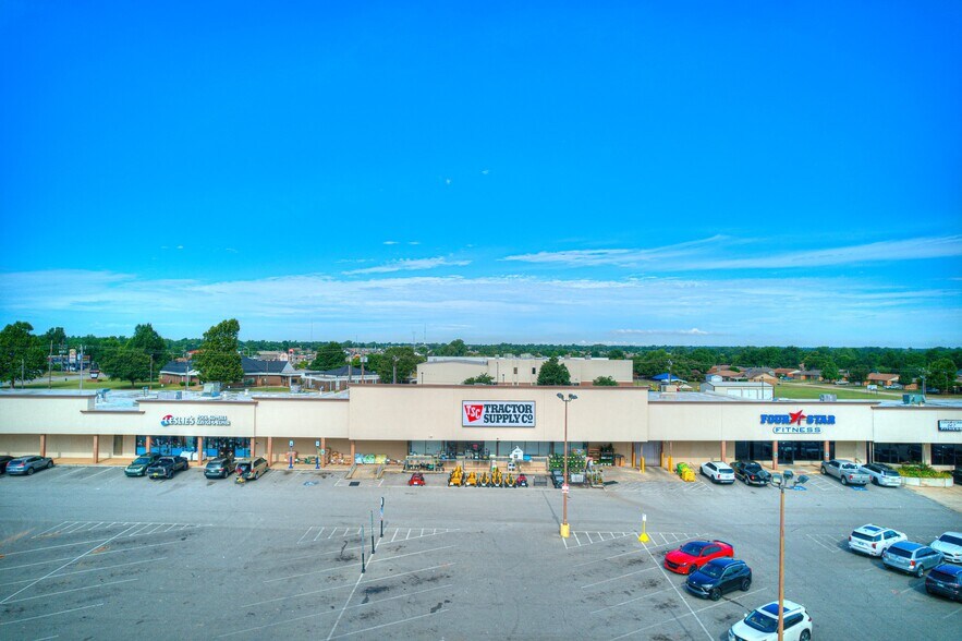Primary Photo Of 101-361 N Mustang Rd, Mustang General Retail For Sale
